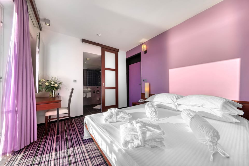Basic Suite, Balcony (Sea View) | Hypo-allergenic bedding, minibar, in-room safe, desk