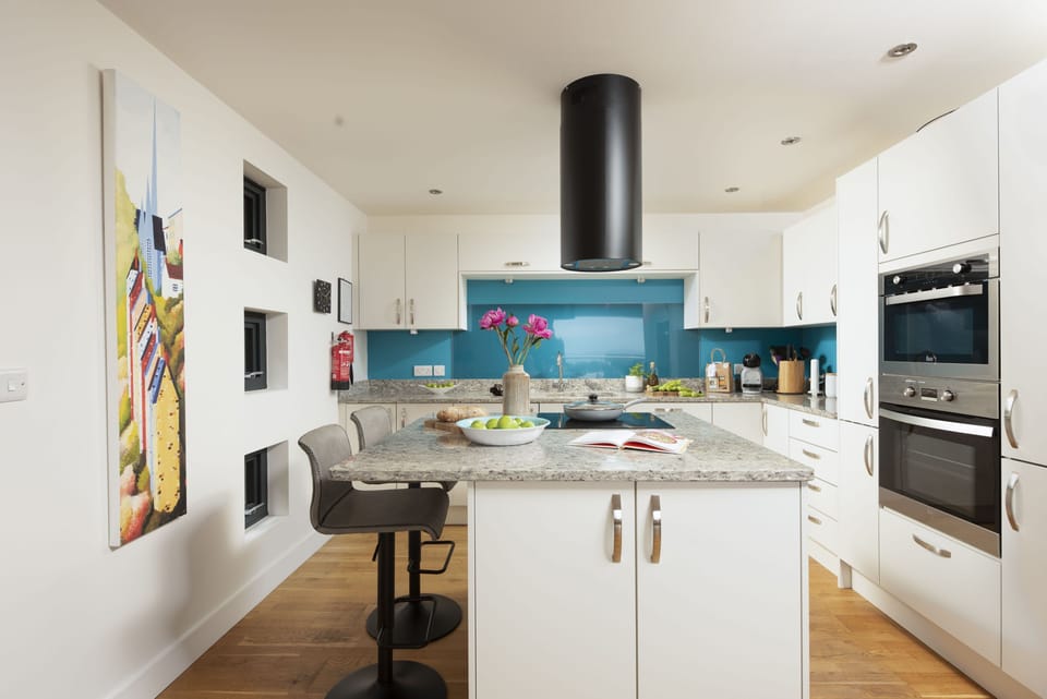Triskel, St Agnes. The superbly equipped kitchen