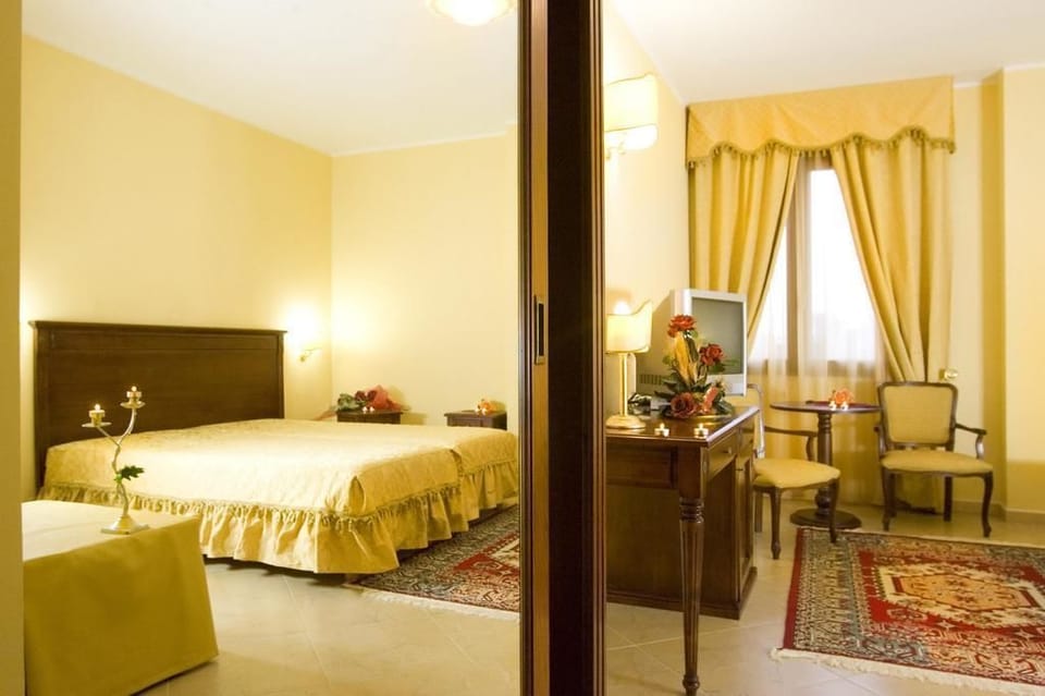 In-room safe, desk, blackout drapes, soundproofing
