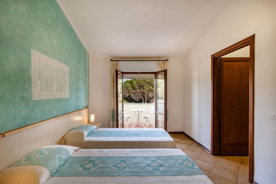 Double Room, Terrace | Minibar, in-room safe, desk, cribs/infant beds
