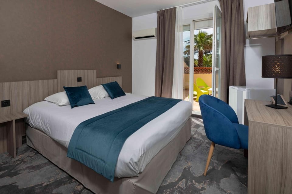Premium bedding, iron/ironing board, free WiFi