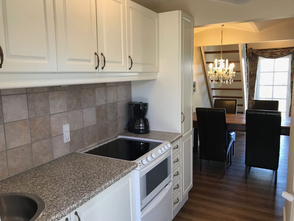 Junior Suite, Jetted Tub | Private kitchen