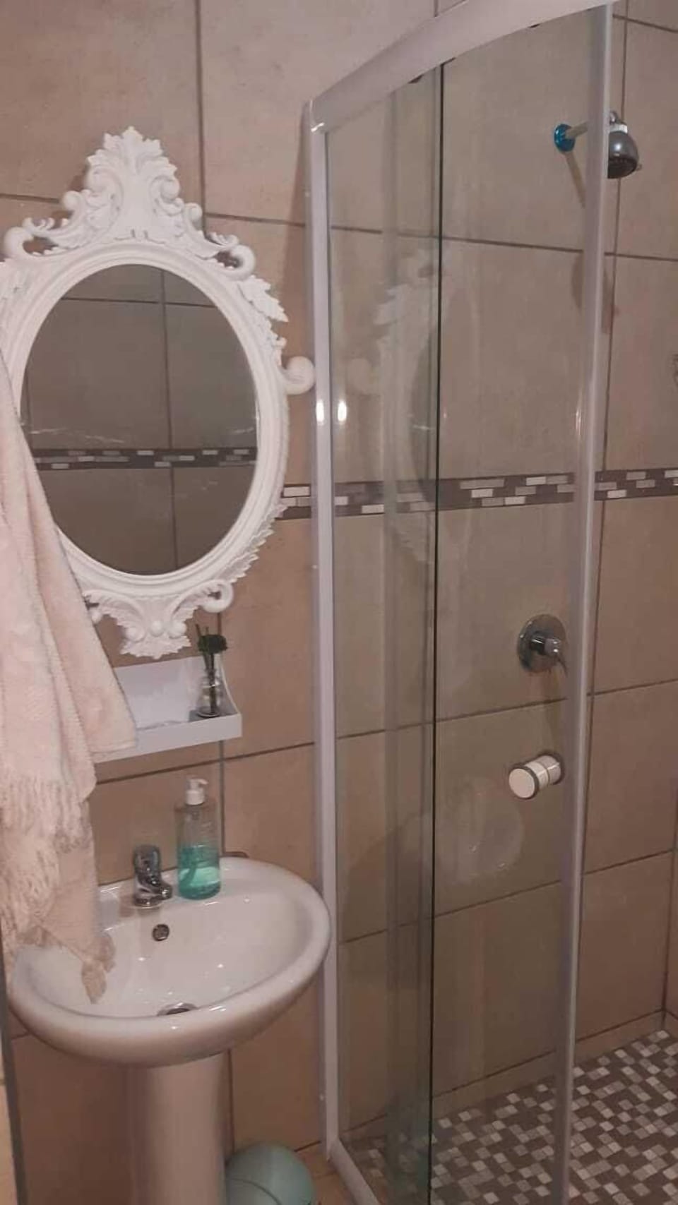 Double Room | Bathroom | Shower, free toiletries, towels, soap