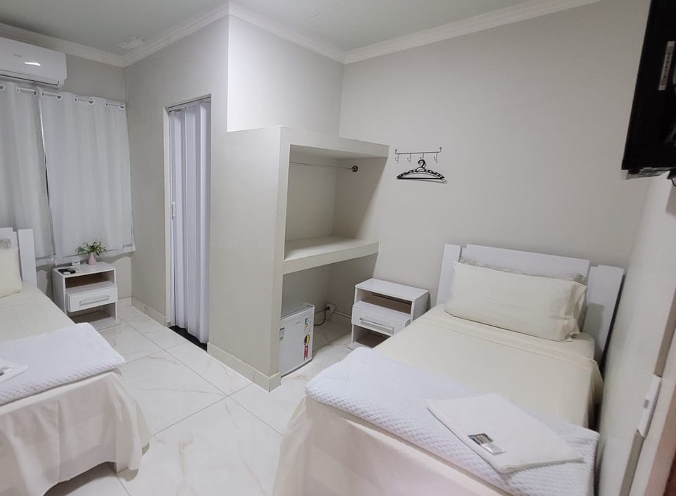 Standard Twin Room | Hypo-allergenic bedding, iron/ironing board, free WiFi, bed sheets