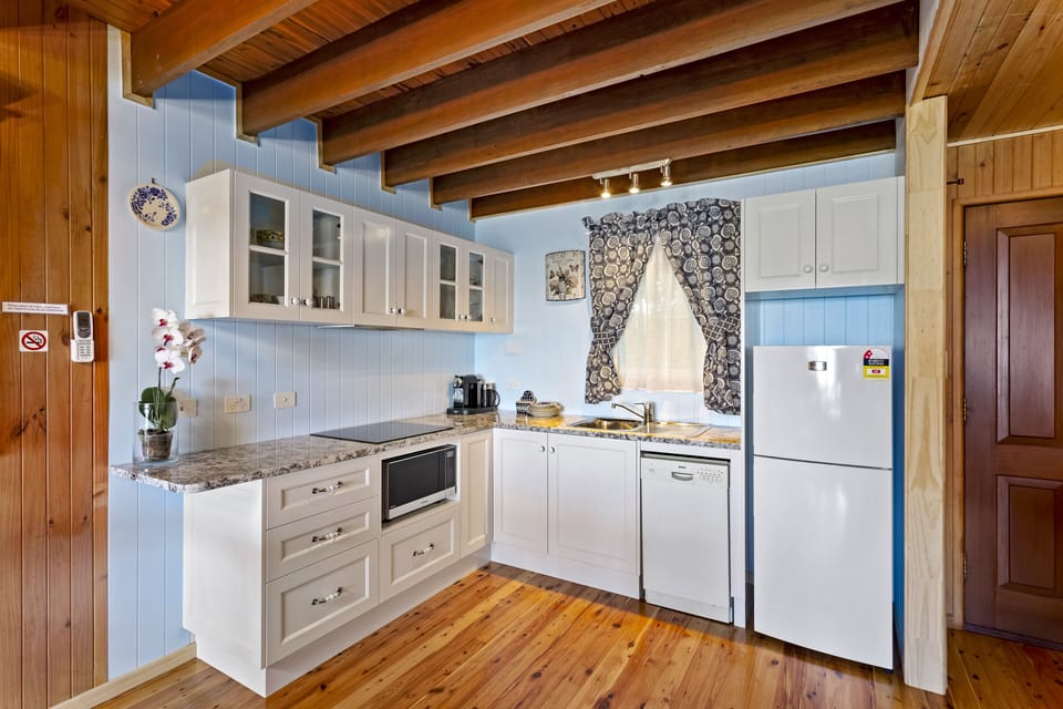 Panoramic Chalet, 1 Queen Bed, Mountain View | Private kitchen | Espresso maker, coffee/tea maker, full-size fridge, microwave
