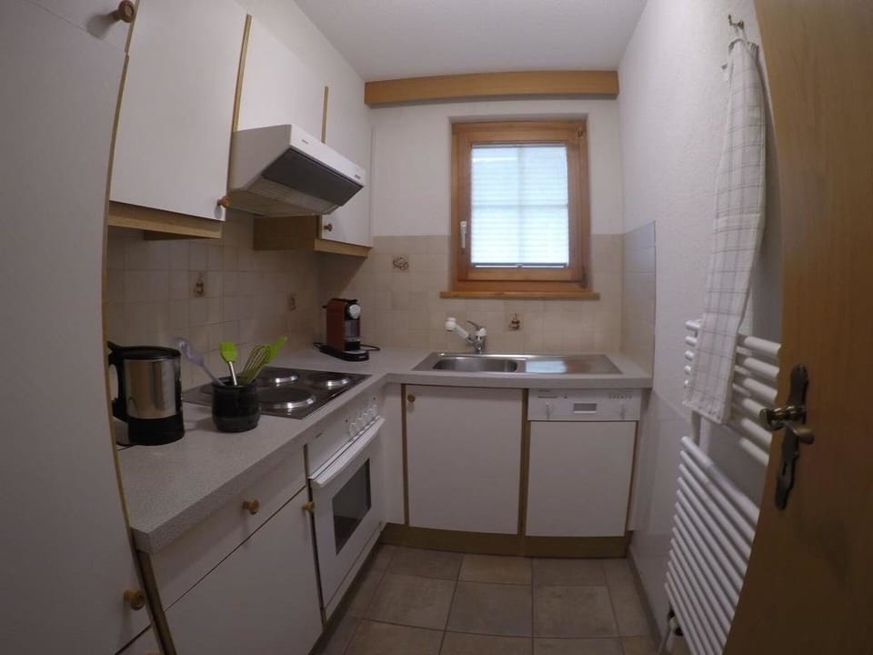Cabinetry, Kitchen Sink, Sink, Building, Tap, Property, Countertop, Window, Plumbing Fixture, Wood