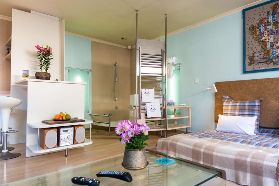 Minibar, in-room safe, laptop workspace, iron/ironing board