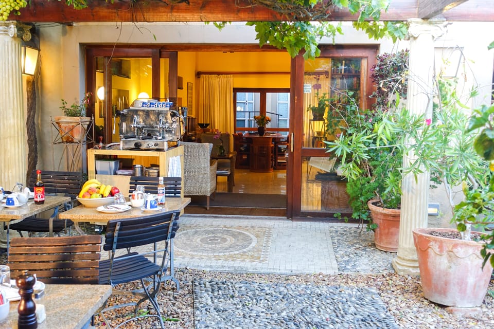 Daily full breakfast (ZAR 210 per person)