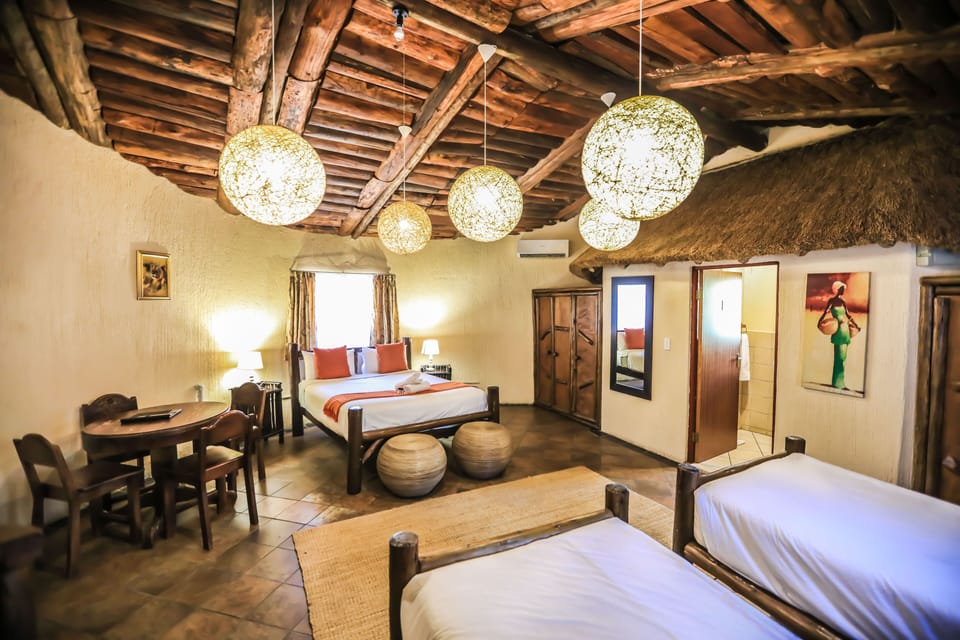 Quadruple Room | In-room safe, desk, iron/ironing board, WiFi (free)