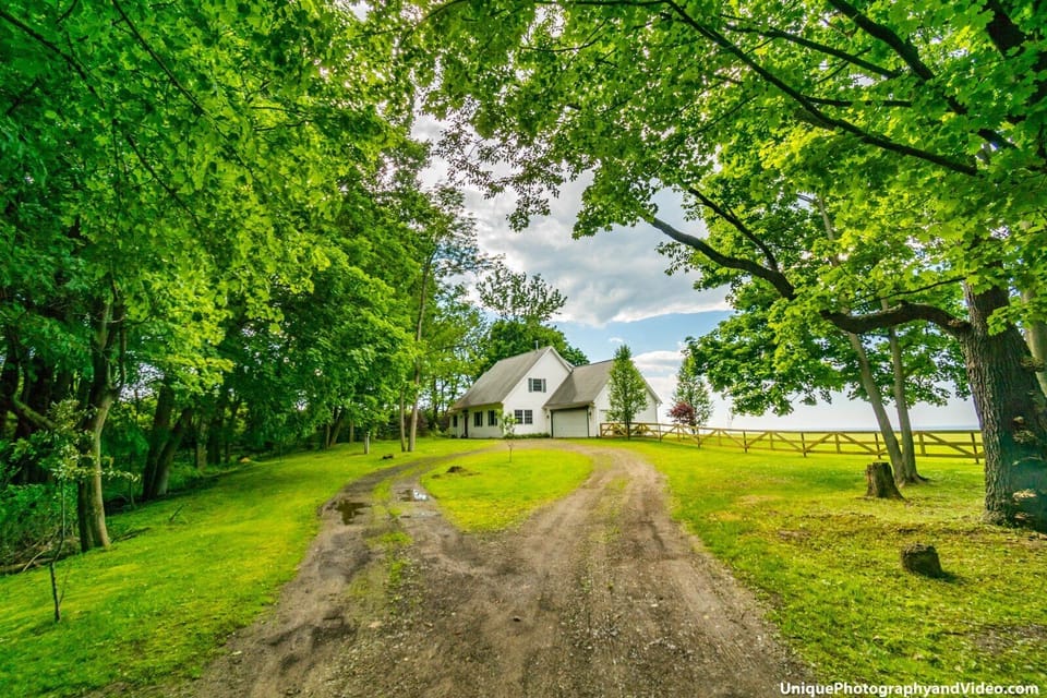 Entrance to this idyllic vacation get away.