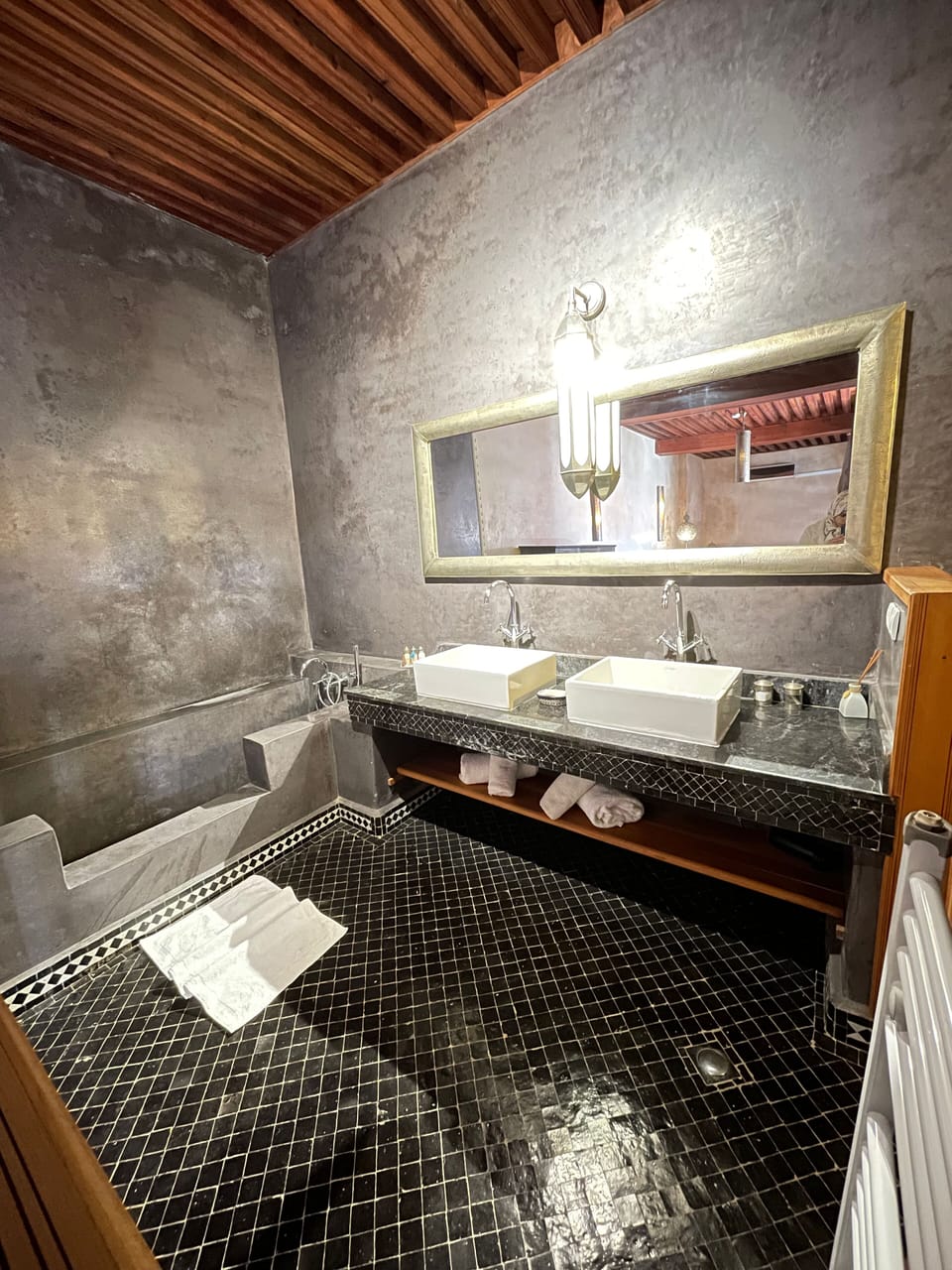 Suite (Batoul) | Bathroom | Designer toiletries, hair dryer, bathrobes, towels