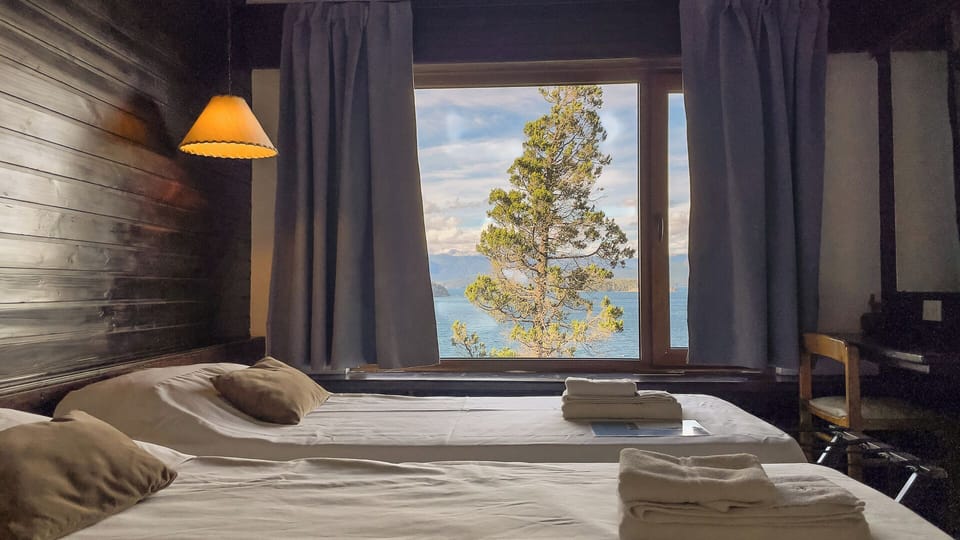 Standard Twin Room | Minibar, individually decorated, individually furnished, desk