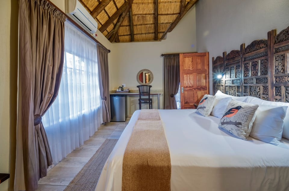 Deluxe Room (King) | 1 bedroom, minibar, in-room safe, soundproofing