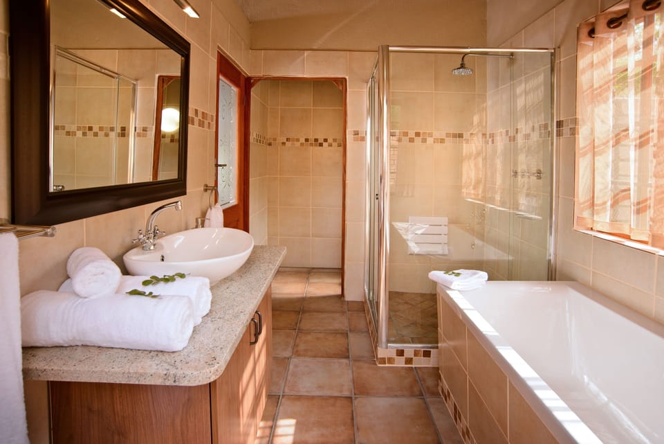 Luxury Chalet (Bush) | Bathroom | Eco-friendly toiletries, hair dryer, towels