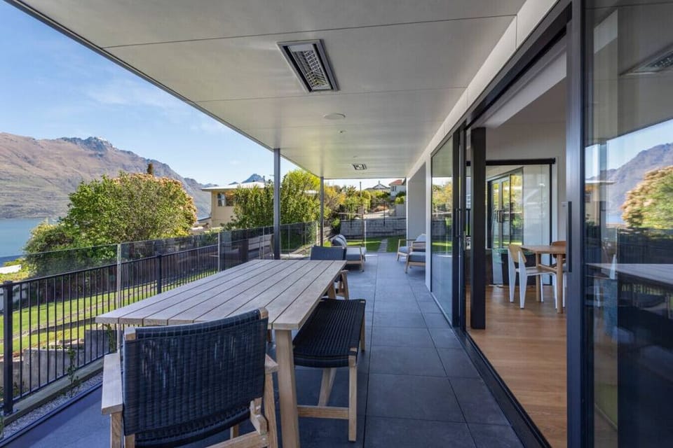 Outdoor dining with mountain views