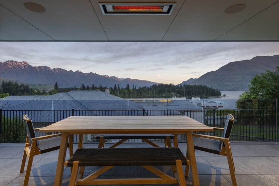 Outdoor dining with mountain views