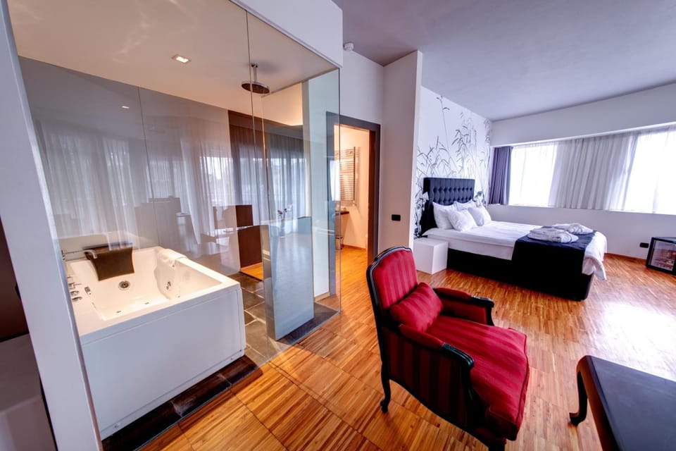 Executive Room | Egyptian cotton sheets, premium bedding, memory foam beds, minibar