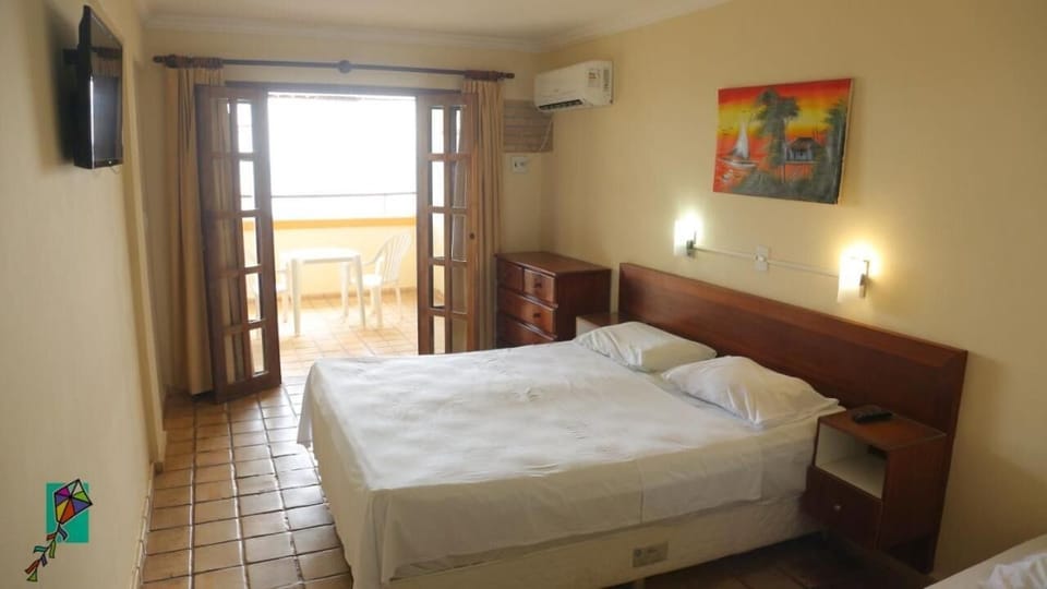 In-room safe, bed sheets