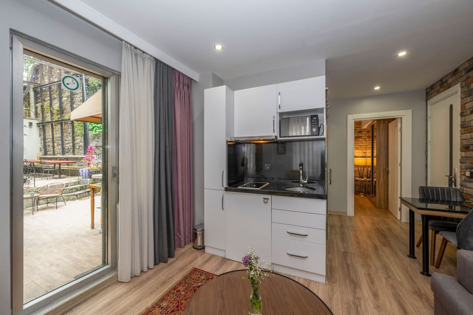 Exclusive Suite | Living area | 27-inch flat-screen TV with satellite channels, printers