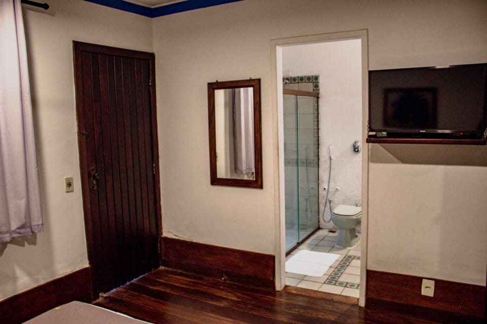 Standard Double Room | Bathroom | Shower, free toiletries, towels