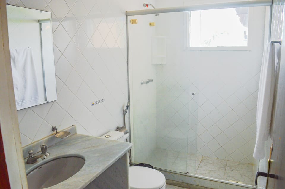 Standard Quadruple Room | Bathroom | Shower, free toiletries, towels