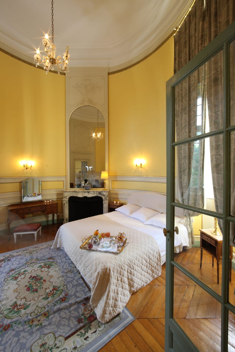 Conte Montmirail suite | Individually decorated, desk, free WiFi, bed sheets