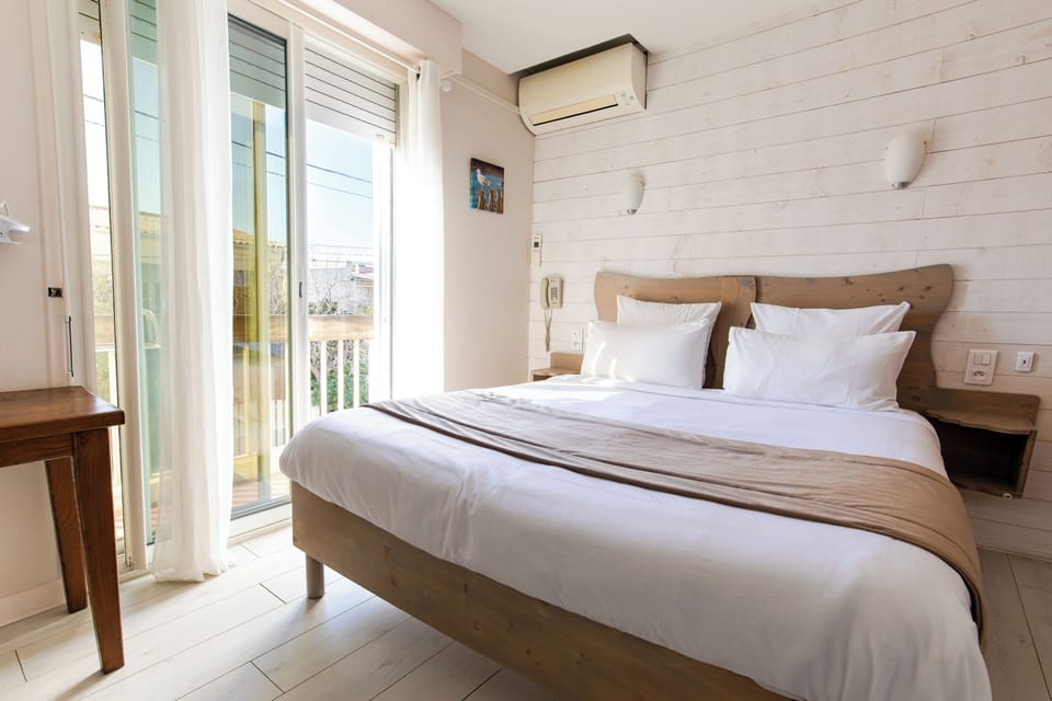 Standard Double Room, 1 Queen Bed | Premium bedding, individually decorated, individually furnished, desk