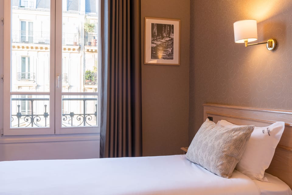 Single Room | Desk, blackout drapes, iron/ironing board, free WiFi