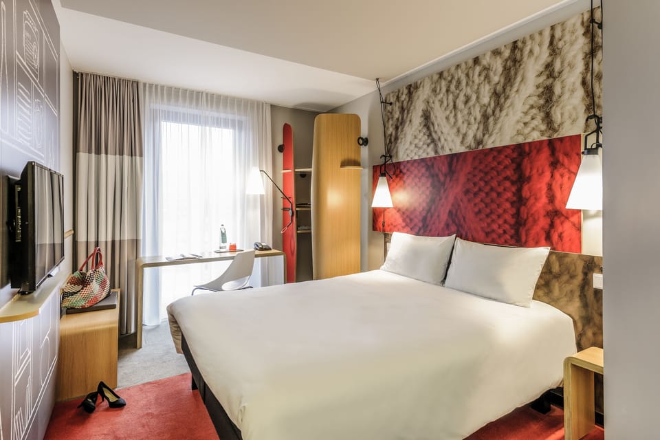 Premium bedding, in-room safe, desk, soundproofing