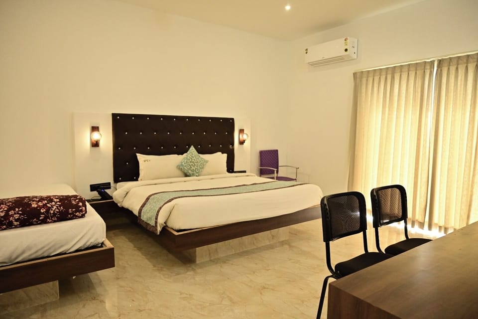 Luxury Villa, 2 Bedrooms | Laptop workspace, blackout drapes, free WiFi, bed sheets