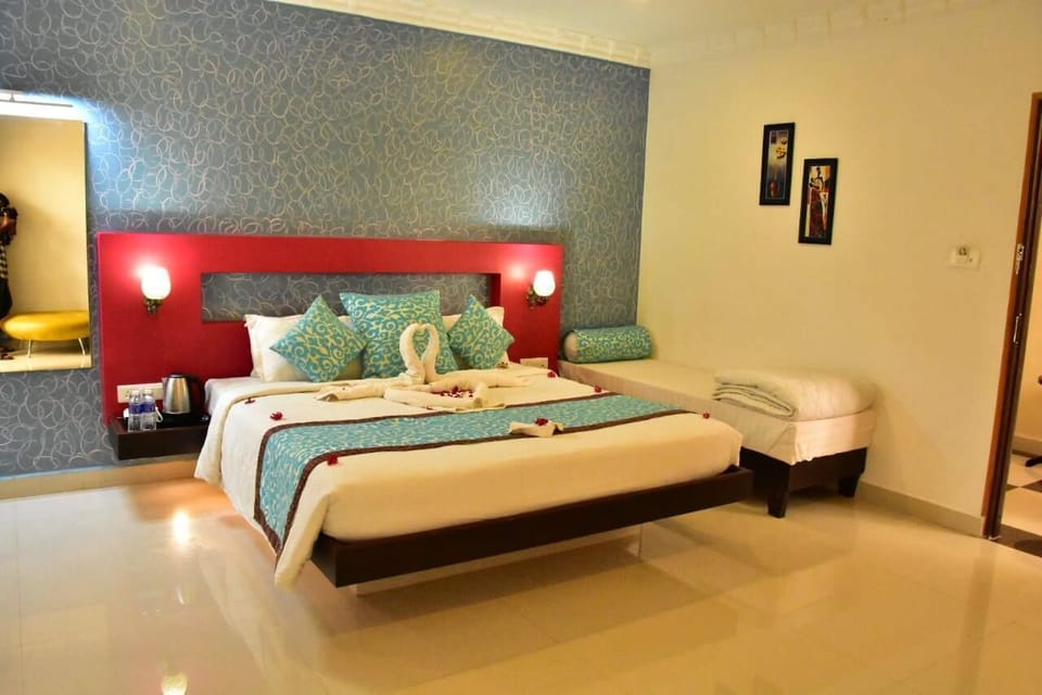 Family Single Room | Laptop workspace, blackout drapes, free WiFi, bed sheets