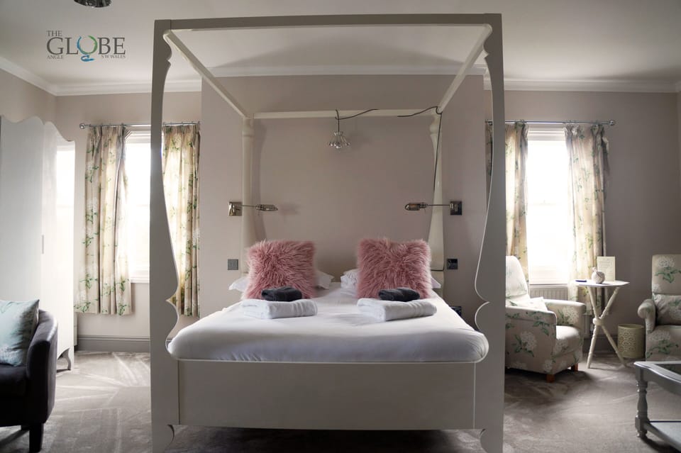 Suite | Premium bedding, individually decorated, individually furnished