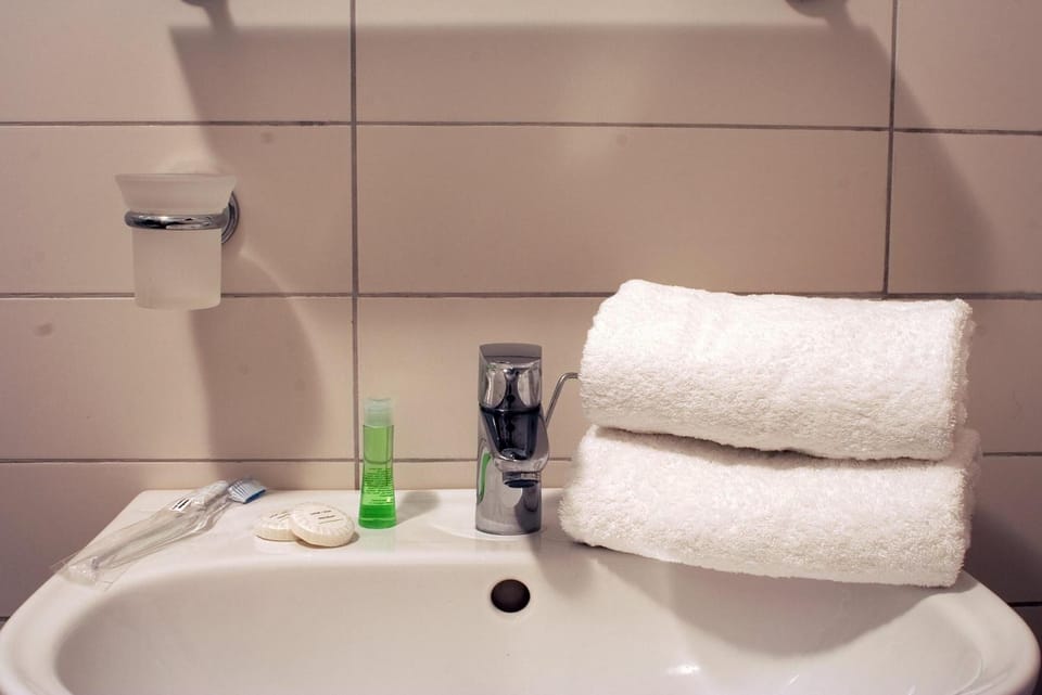Shower, towels