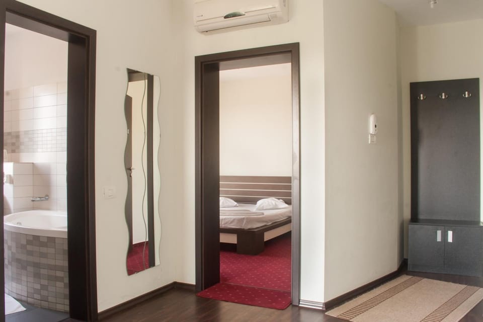 Pillowtop beds, desk, blackout drapes, soundproofing