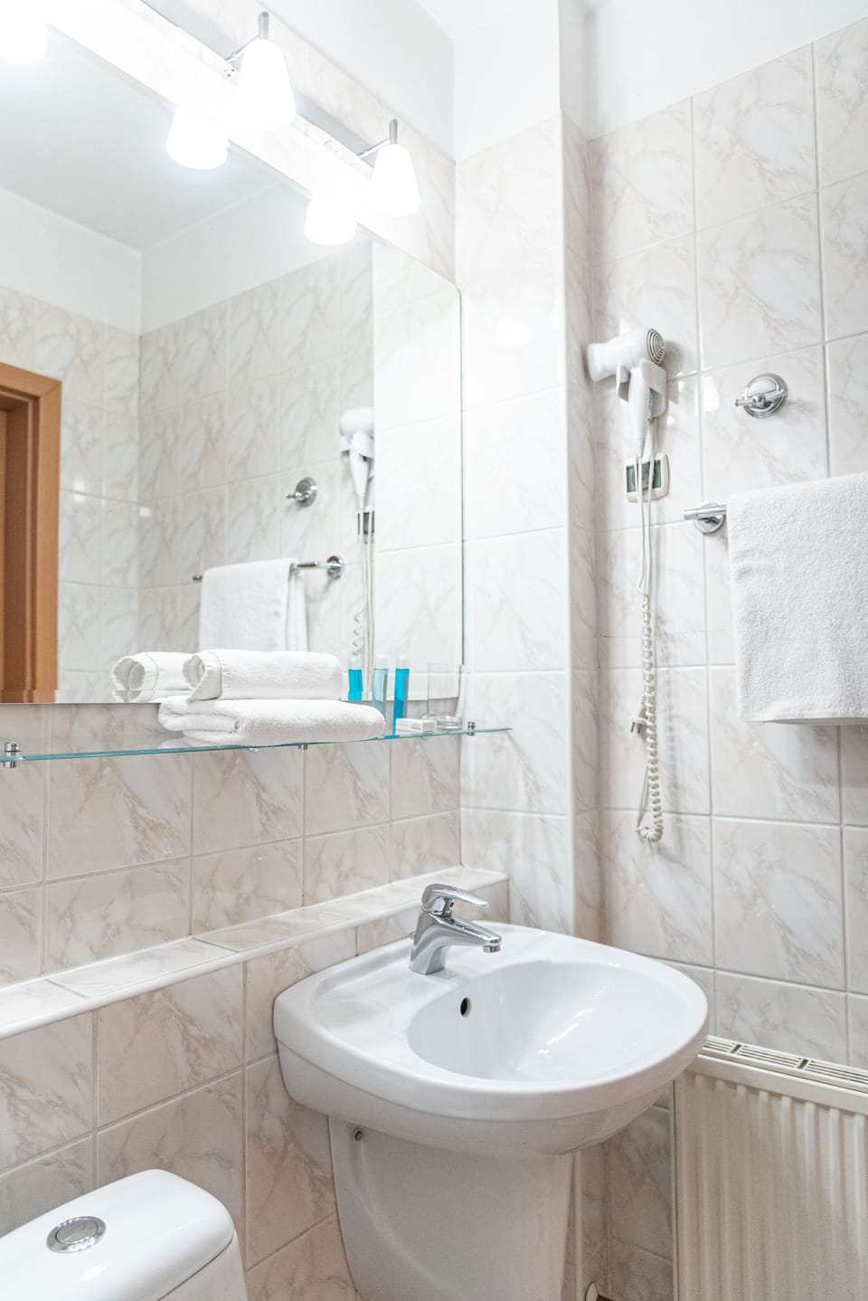 Classic Single Room | Bathroom | Shower, free toiletries, hair dryer, towels