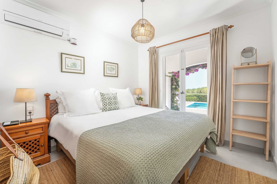 Pool View Ensuite Bedroom
VILLA RAIA