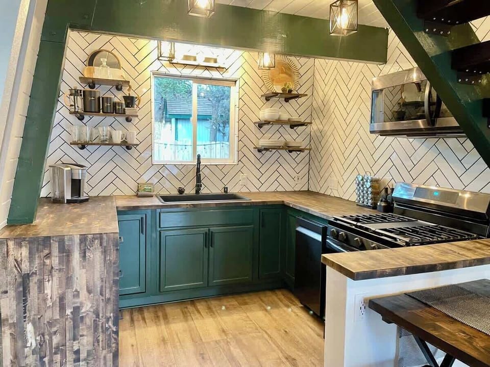 Fully renovated kitchen. 