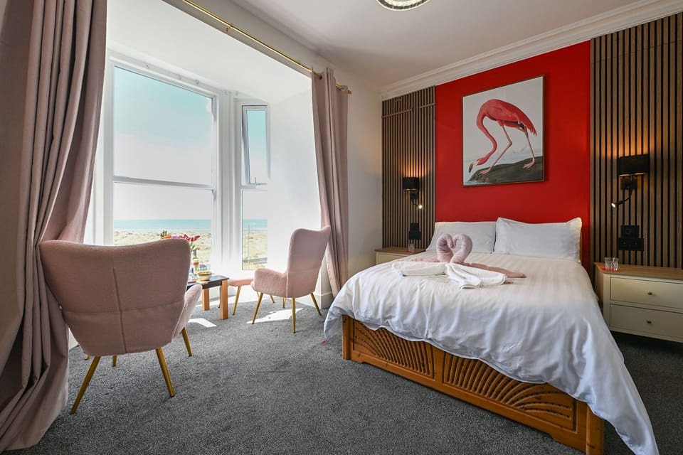Room 7 - Double En-suite Seaview Room | Individually decorated, individually furnished, laptop workspace