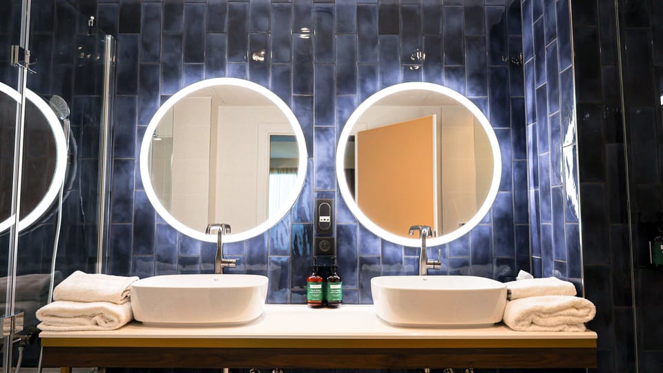 Premium Suite, 1 King Bed (Living Area) | Room amenity