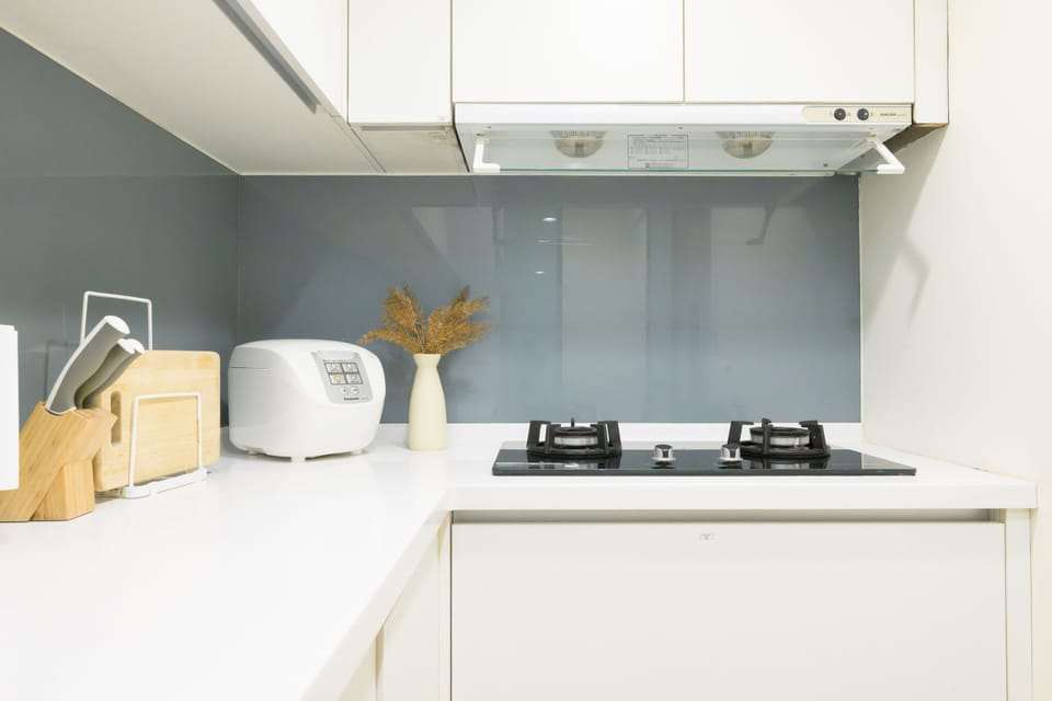Fully Equipped Kitchen w/ Cooking & Dining Essentials
