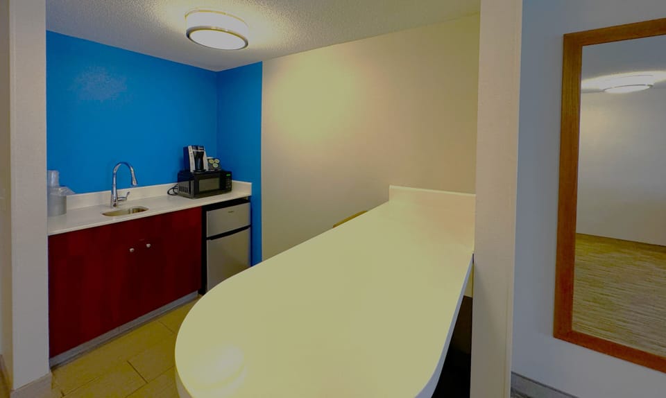 Suite, 1 Bedroom, Jetted Tub (Feature) | In-room safe, desk, laptop workspace, blackout drapes