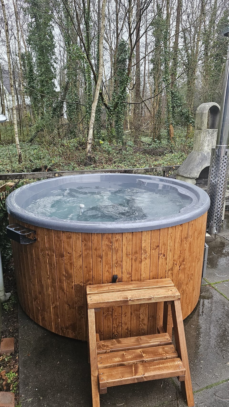 A Balistyle Hottub. Fresh water  and wood included
