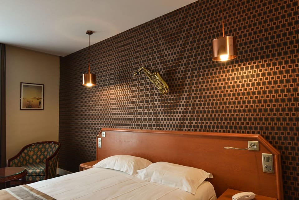 In-room safe, desk, soundproofing, iron/ironing board