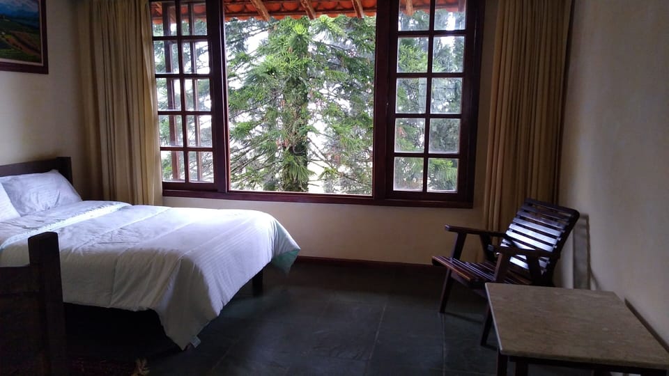 Hypo-allergenic bedding, iron/ironing board, free WiFi, bed sheets