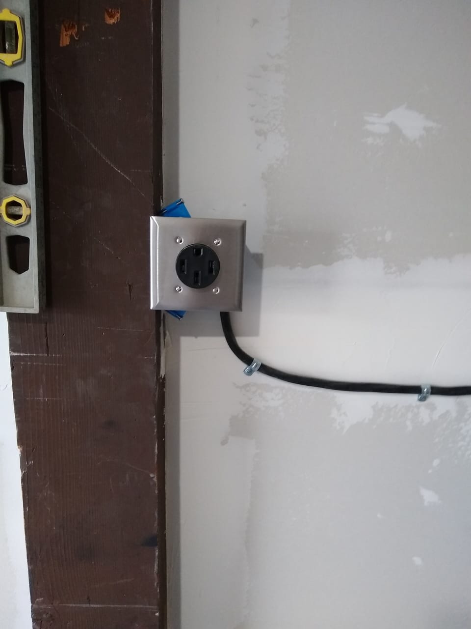 EV charging outlet NEMA 14-50