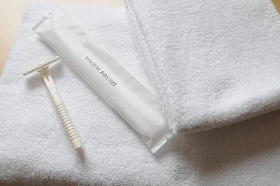 Combined shower/tub, deep soaking tub, free toiletries, hair dryer