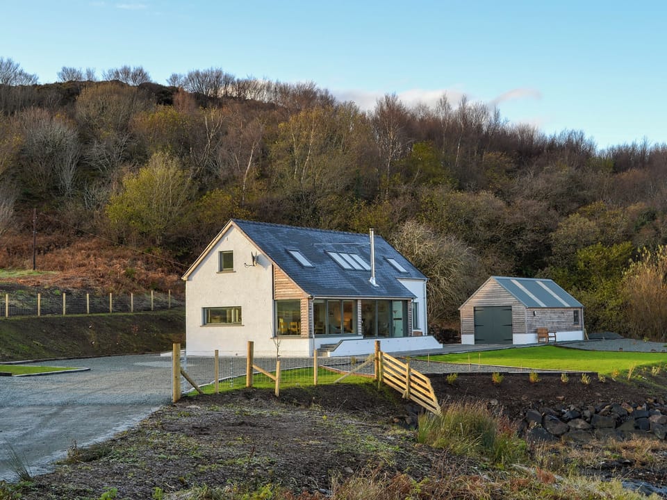 Stunning, architect-designed house | Rowan House, Carbost, near Portree