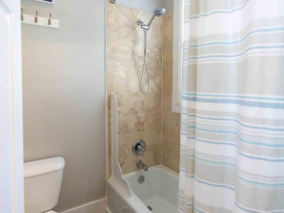 Shower/tub combo in first floor bath