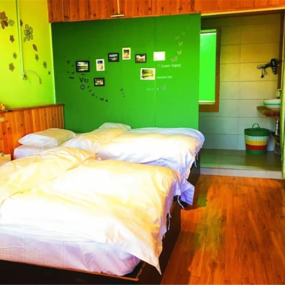 Suite, 3 Bedrooms | 1 bedroom, desk, blackout drapes, WiFi (free)