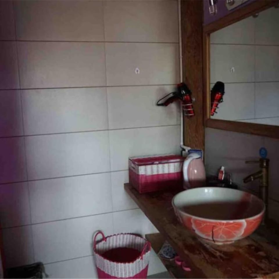 Suite, 3 Bedrooms | Bathroom | Shower, free toiletries, hair dryer, slippers